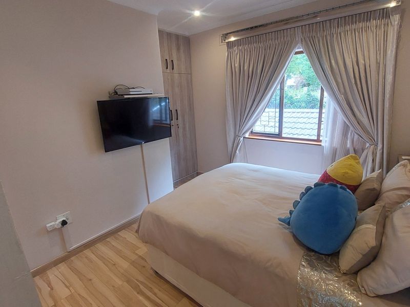 Beautiful spacious Duplex for sale in Westville - Photo 8