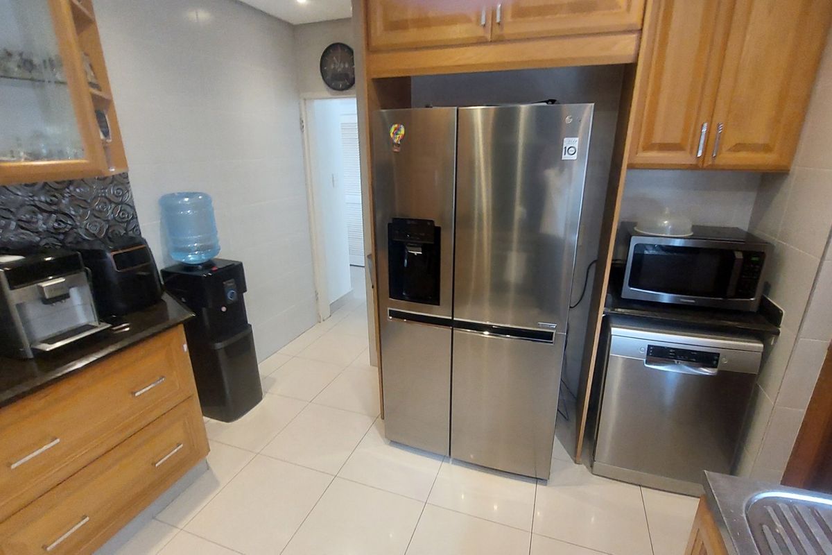 Beautiful spacious Duplex for sale in Westville - Photo 3