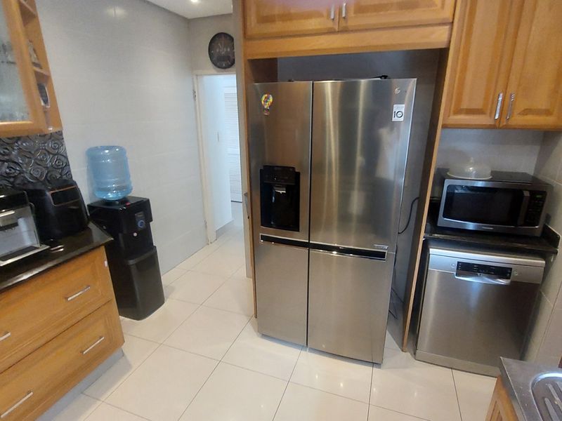 Beautiful spacious Duplex for sale in Westville - Photo 3