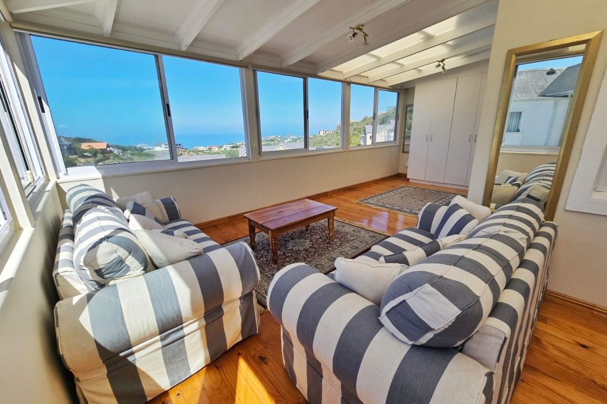 Big on space, big on views, zero on stress — the ultimate coastal lock-up-and-go in Cola Beach. - Photo 4