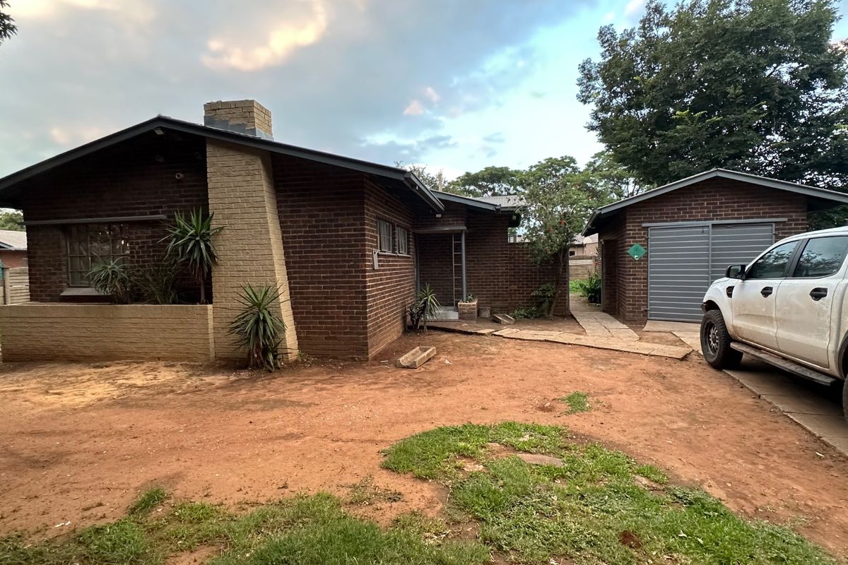 NEWLY RENOVATED HOUSE IN VANDERBIJLPARK CW5 - Photo 4