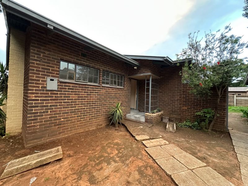 NEWLY RENOVATED HOUSE IN VANDERBIJLPARK CW5 - Photo 5