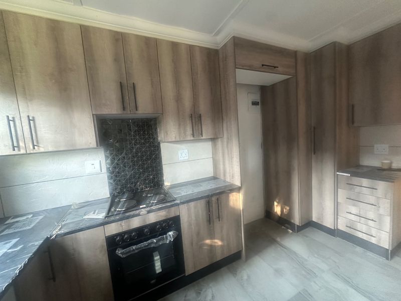 NEWLY RENOVATED HOUSE IN VANDERBIJLPARK CW5 - Photo 9