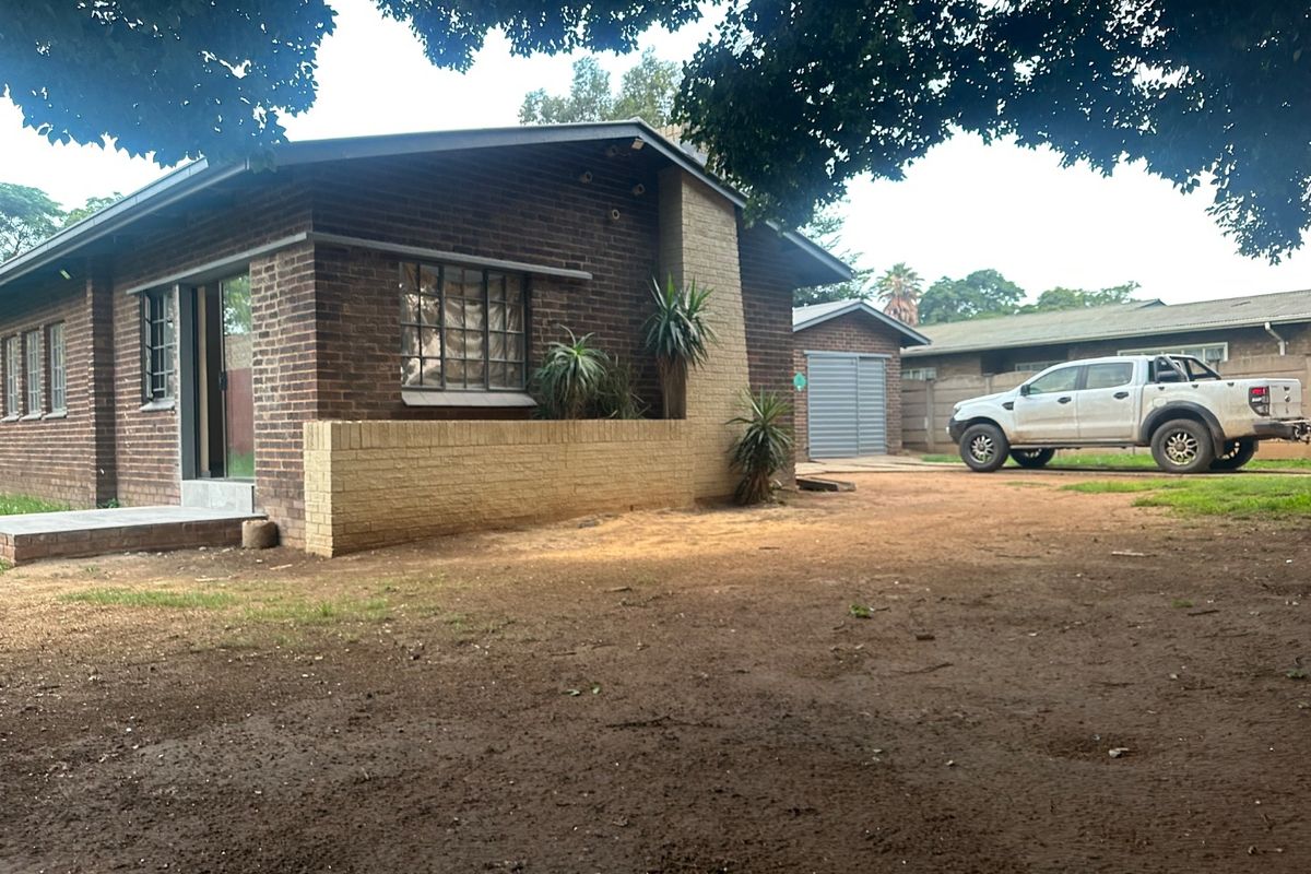 NEWLY RENOVATED HOUSE IN VANDERBIJLPARK CW5 - Photo 3