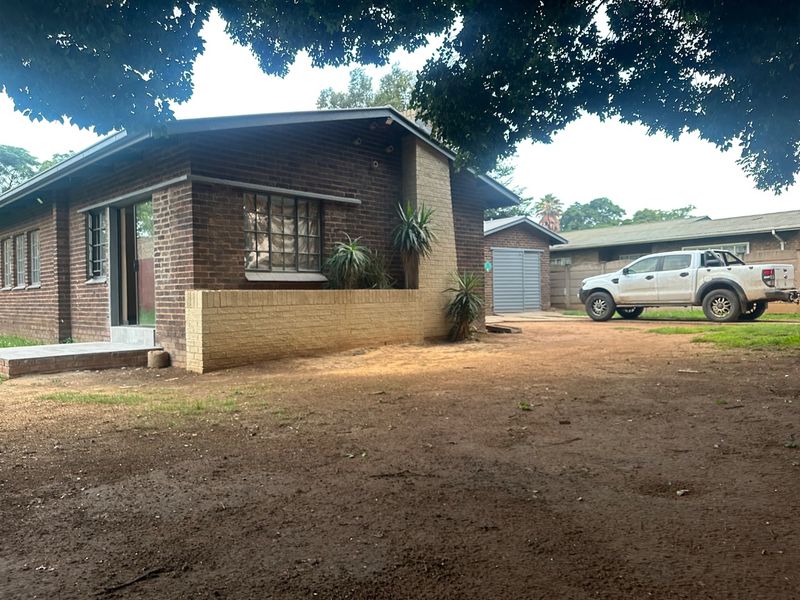 NEWLY RENOVATED HOUSE IN VANDERBIJLPARK CW5 - Photo 3
