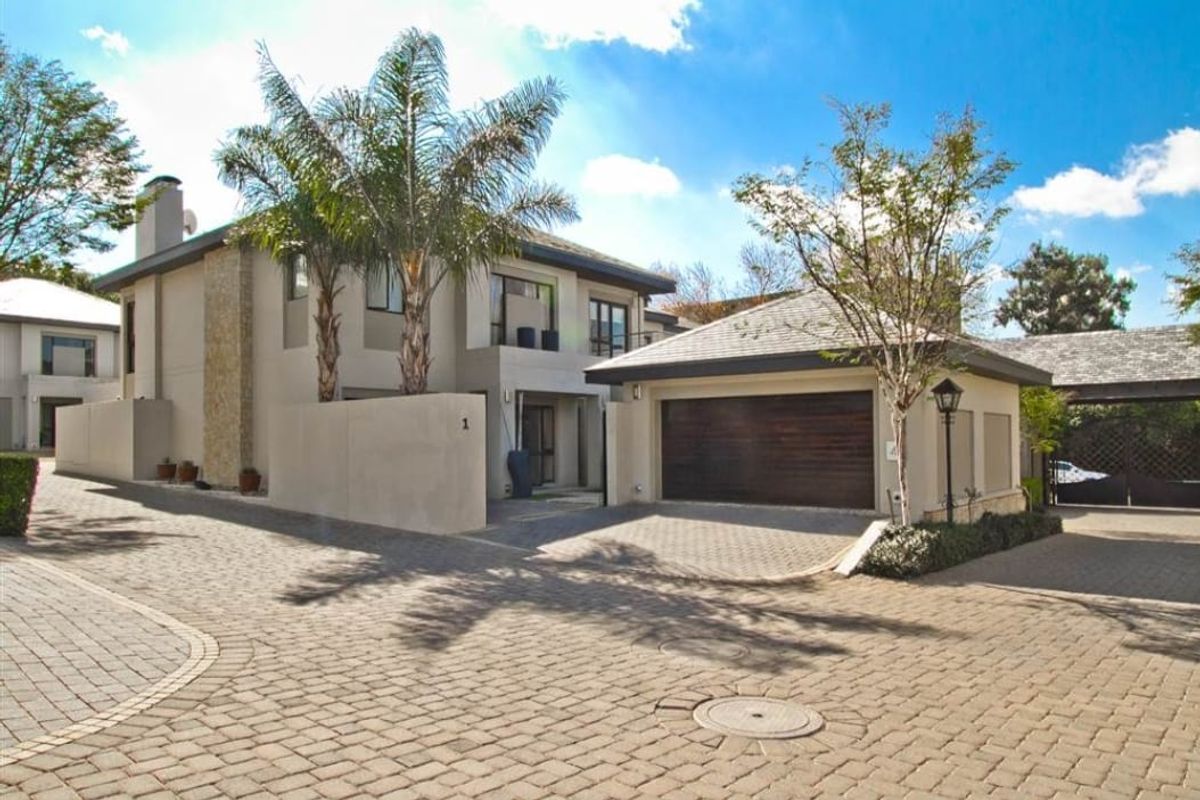 Charming and Secure Home in Prestigious Wrenrose Estate - Photo 4