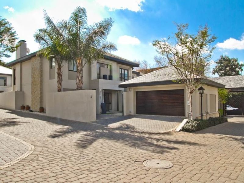 Charming and Secure Home in Prestigious Wrenrose Estate - Photo 4