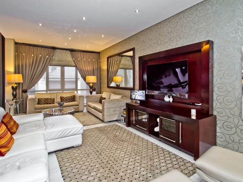 Charming and Secure Home in Prestigious Wrenrose Estate - Photo 3