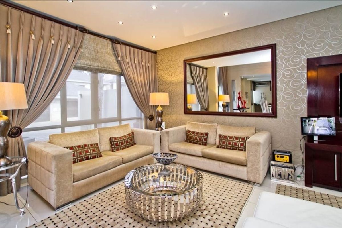Charming and Secure Home in Prestigious Wrenrose Estate - Photo 2