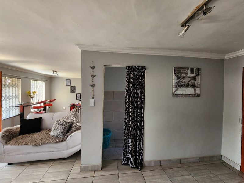 Beautiful Property For Sale In Daggafontein - Photo 5