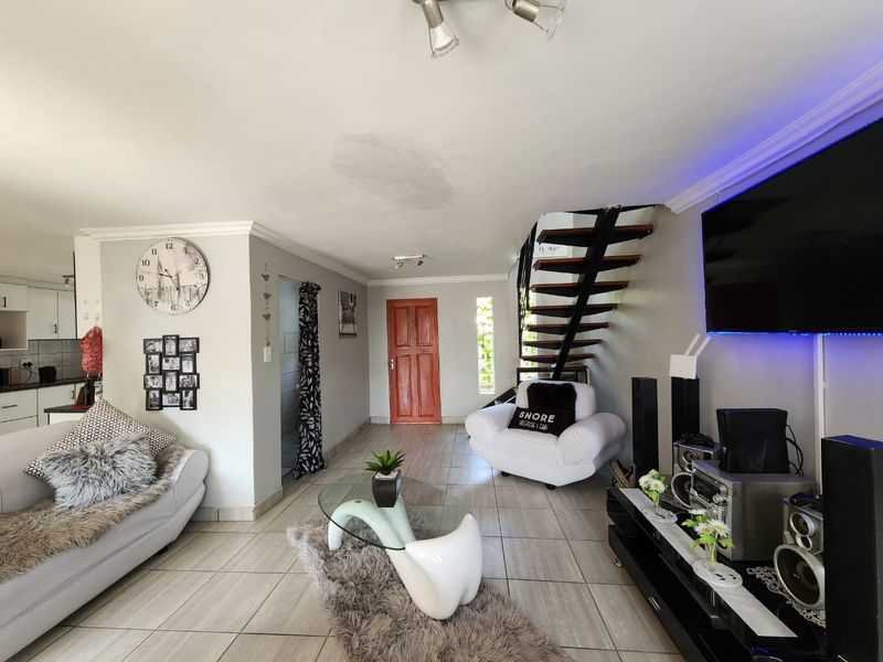 Beautiful Property For Sale In Daggafontein - Photo 4