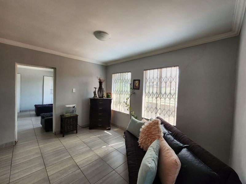 Beautiful Property For Sale In Daggafontein - Photo 10