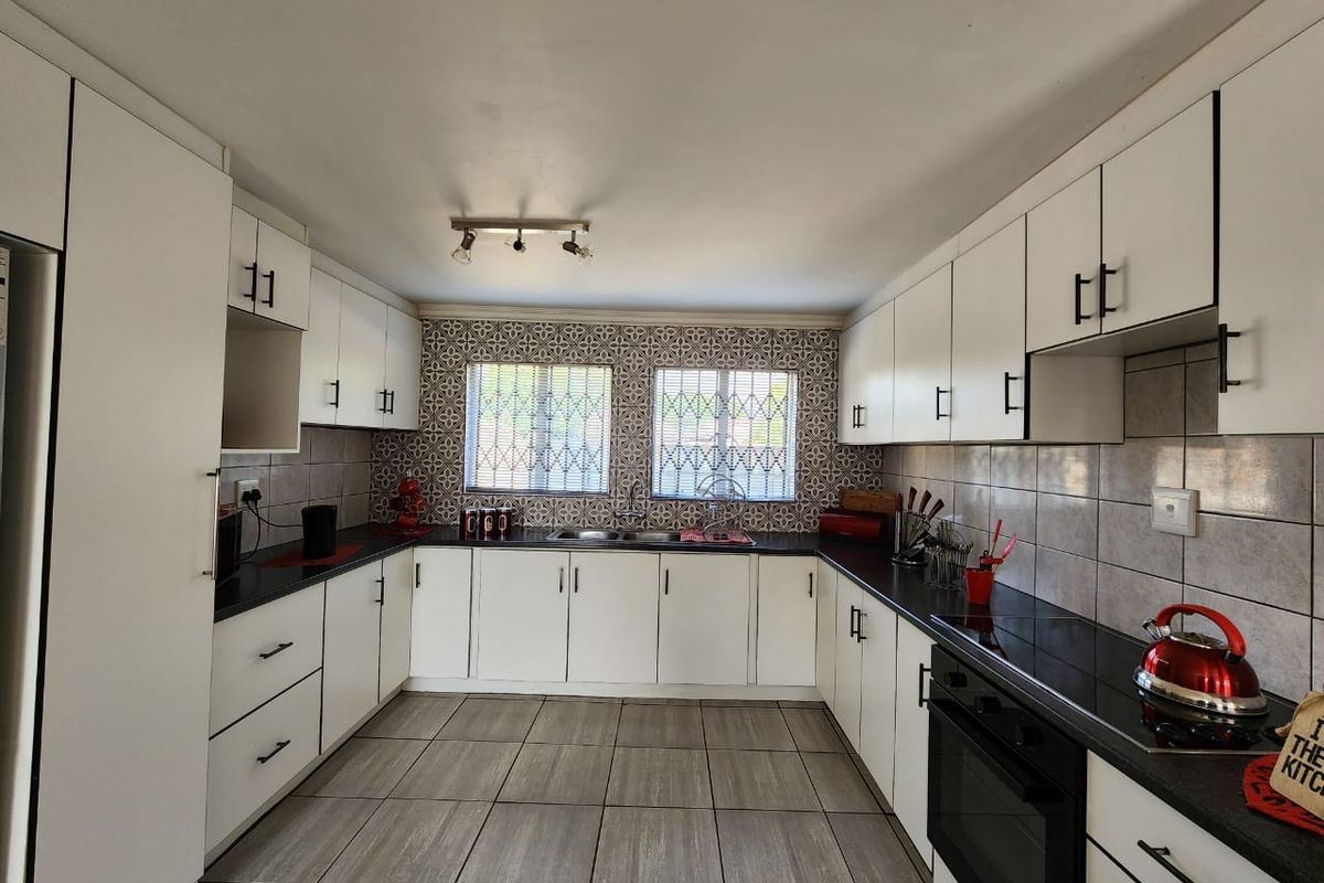 Beautiful Property For Sale In Daggafontein - Photo 2