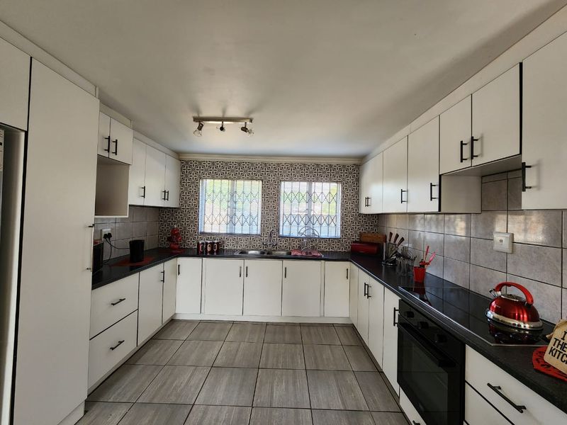 Beautiful Property For Sale In Daggafontein - Photo 2