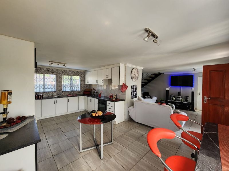 Beautiful Property For Sale In Daggafontein - Photo 3