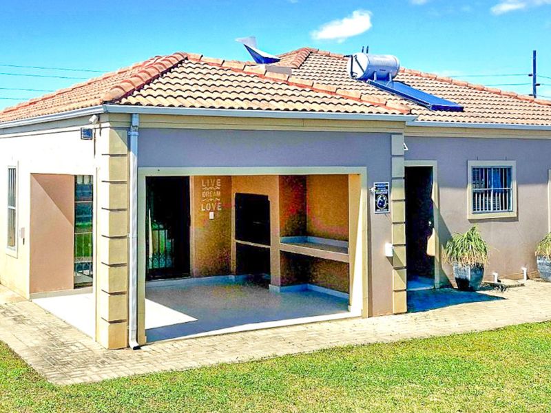 Estate Living Just Got an Upgrade w3ith a Tarred Road in Gonubie.  - Photo 1