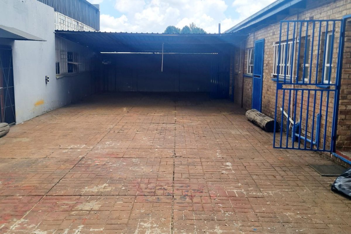 Commercial Property For Manufacturing, warehousing, distribution, automotive services, trade businesses, or light industrial operations. - Photo 3