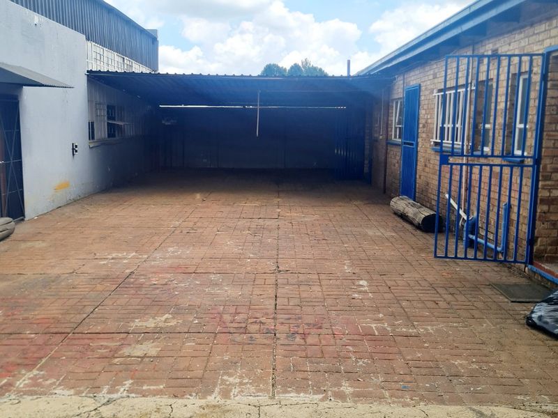 Commercial Property For Manufacturing, warehousing, distribution, automotive services, trade businesses, or light industrial operations. - Photo 3