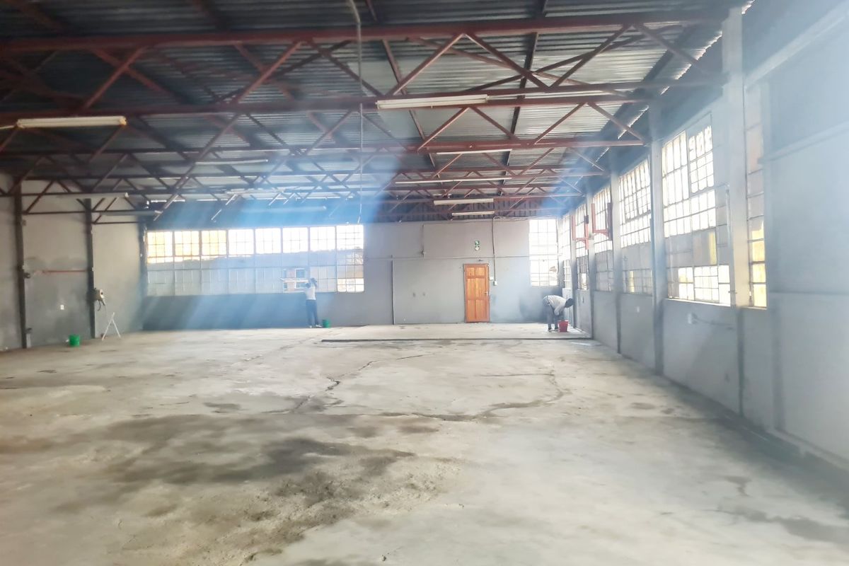 Commercial Property For Manufacturing, warehousing, distribution, automotive services, trade businesses, or light industrial operations. - Photo 5