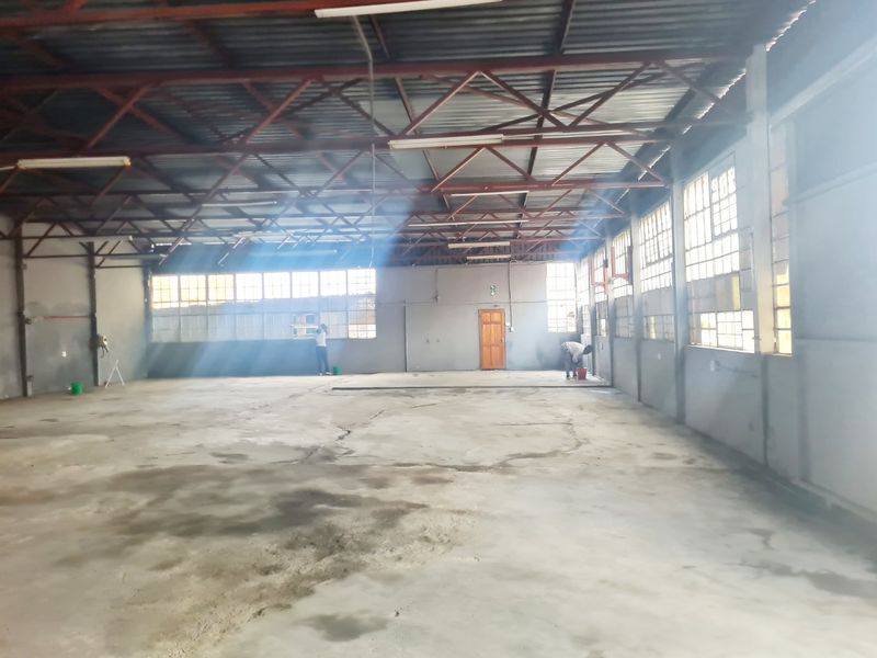 Commercial Property For Manufacturing, warehousing, distribution, automotive services, trade businesses, or light industrial operations. - Photo 5