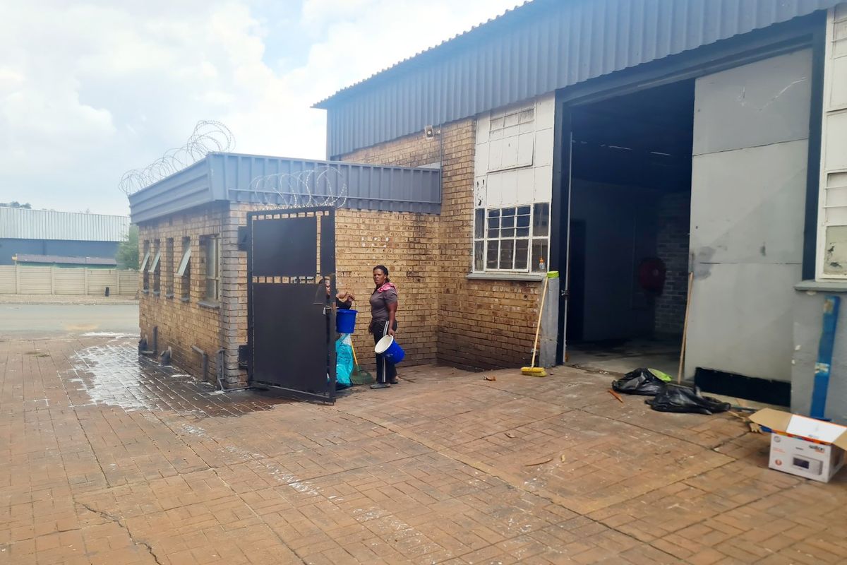 Commercial Property For Manufacturing, warehousing, distribution, automotive services, trade businesses, or light industrial operations. - Photo 2