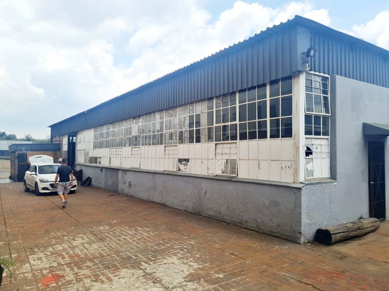 Commercial Property For Manufacturing, warehousing, distribution, automotive services, trade businesses, or light industrial operations. - Photo 4