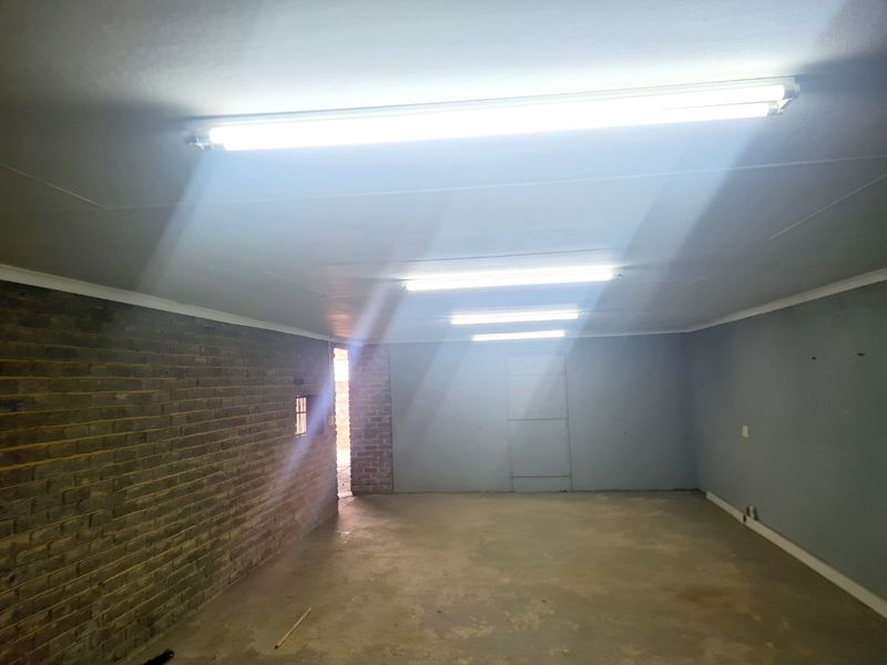 Commercial Property For Manufacturing, warehousing, distribution, automotive services, trade businesses, or light industrial operations. - Photo 10