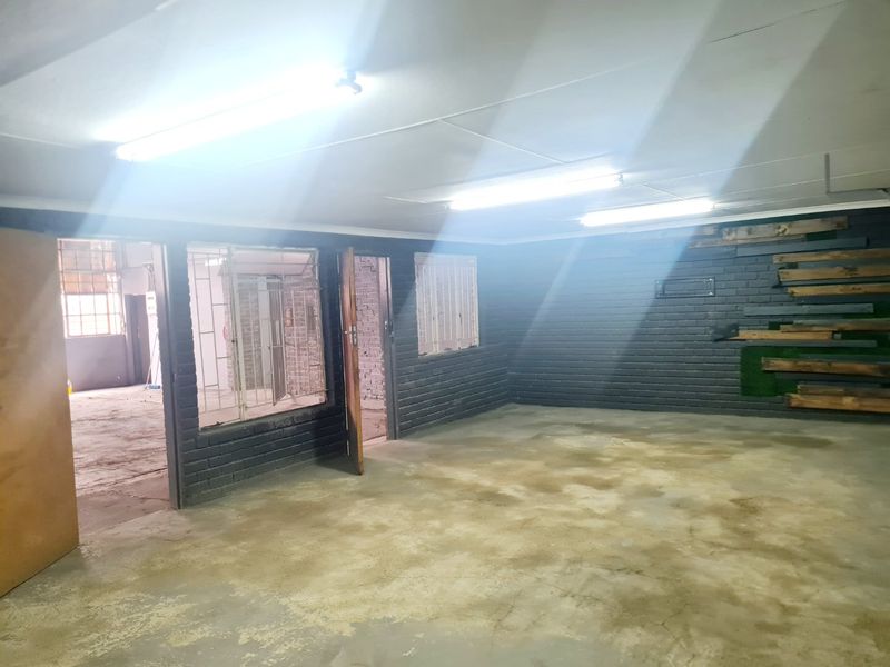 Commercial Property For Manufacturing, warehousing, distribution, automotive services, trade businesses, or light industrial operations. - Photo 9