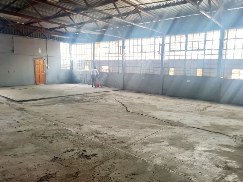 Commercial Property For Manufacturing, warehousing, distribution, automotive services, trade businesses, or light industrial operations. - Photo 6