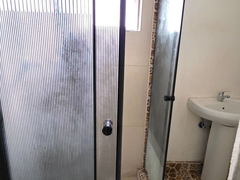 Neat One Bedroom Outbuilding for Rent - Photo 4