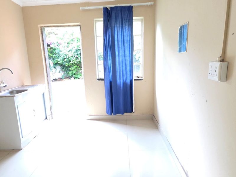 Neat One Bedroom Outbuilding for Rent - Photo 7