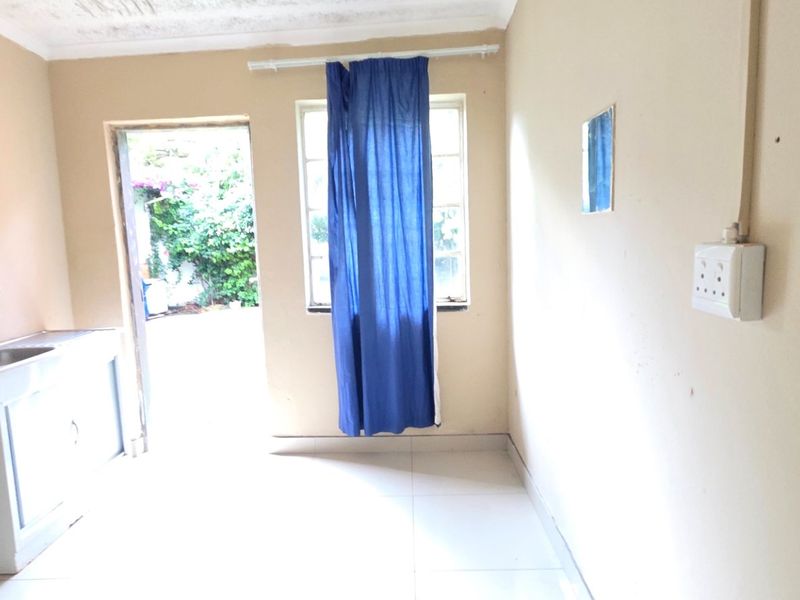 Neat One Bedroom Outbuilding for Rent - Photo 6