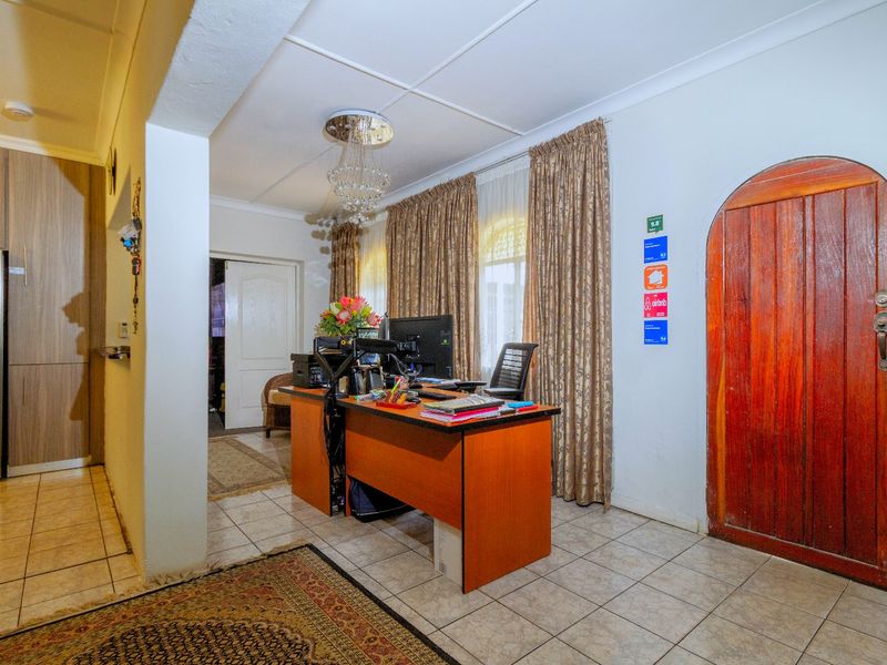 Exceptional Home & Guest House Opportunity – Meyerton 6 bedrooms and 7 bathrooms - Photo 5