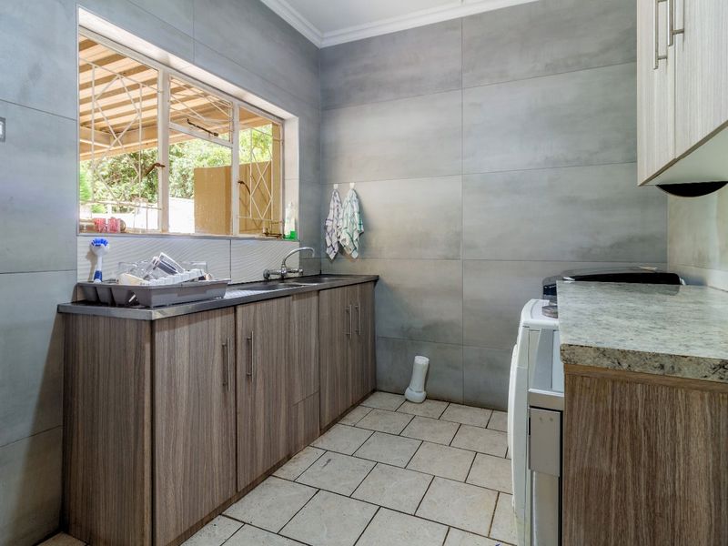 Exceptional Home & Guest House Opportunity – Meyerton 6 bedrooms and 7 bathrooms - Photo 4