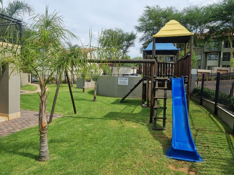 Ground-Floor Living in Popular Complex - Photo 3