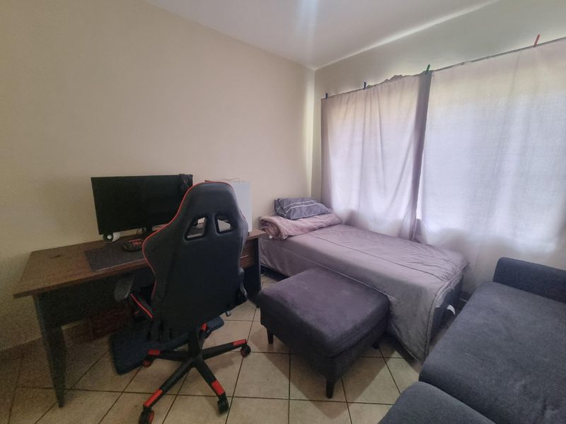 Ground-Floor Living in Popular Complex - Photo 8