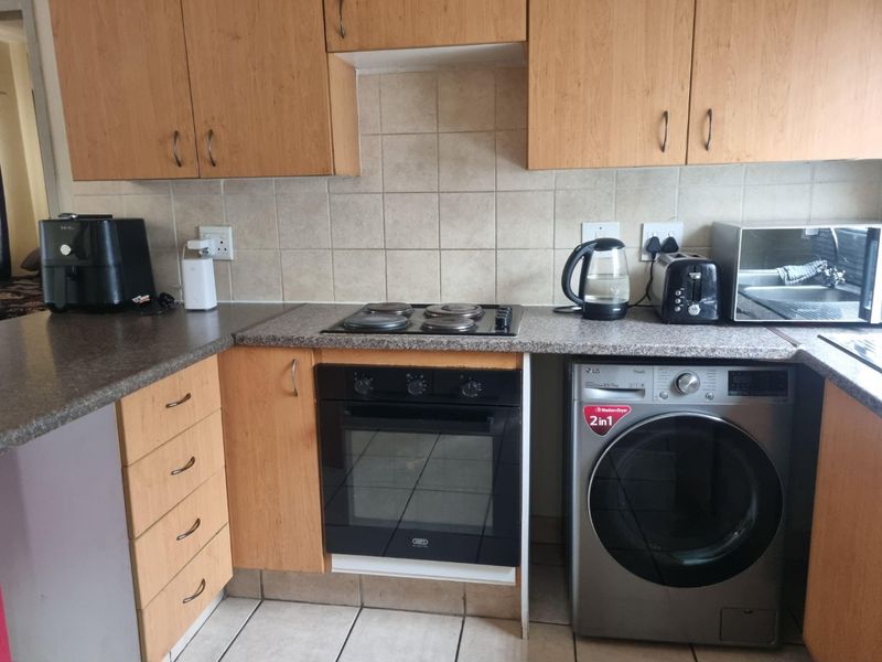 Ground-Floor Living in Popular Complex - Photo 7