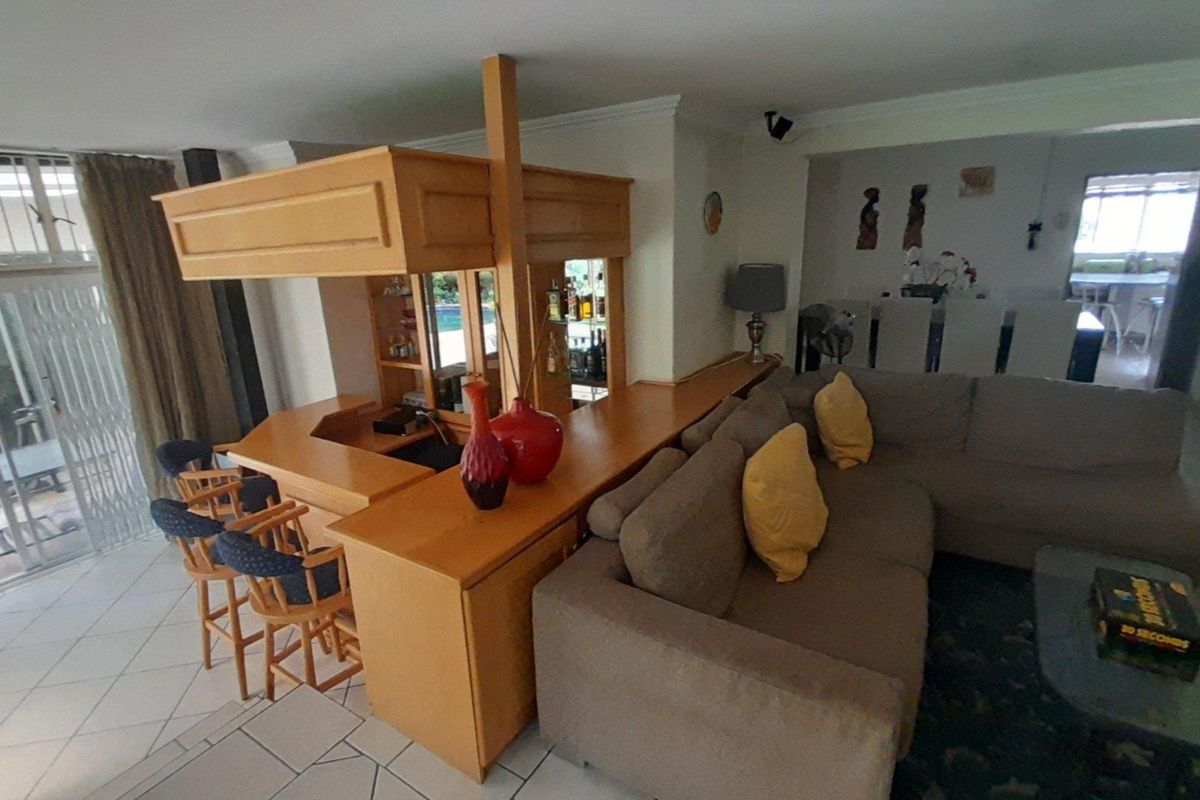 4 Bedroom House for Sale in Ferndale - Photo 2