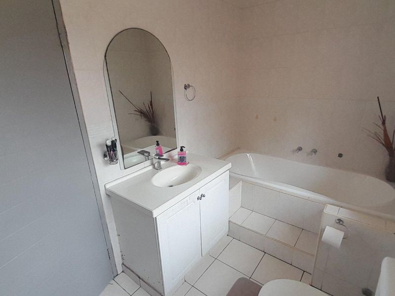4 Bedroom House for Sale in Ferndale - Photo 9
