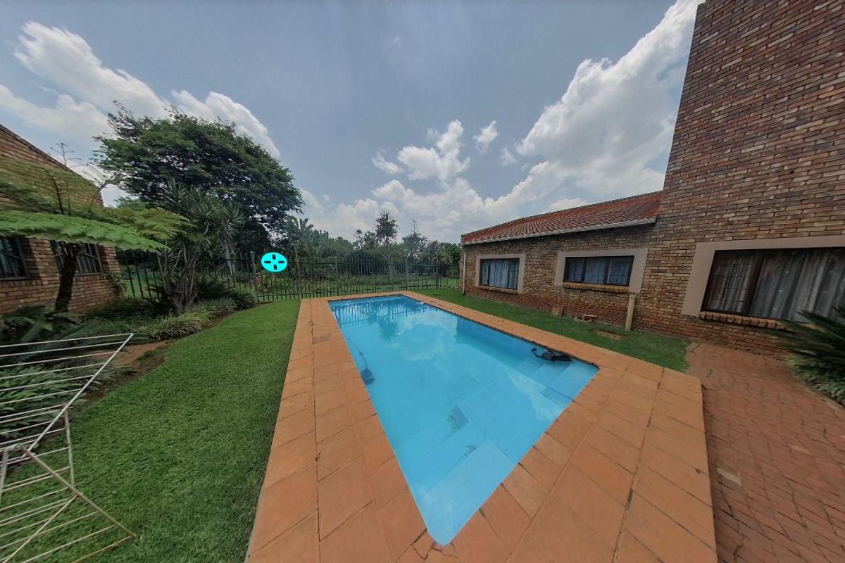 2.2 HECTARE MULTI-DWELLING LIFESTYLE PROPERTY IN HEATHERDALE, AKASIA (NORTH OF PRETORIA) - Photo 3