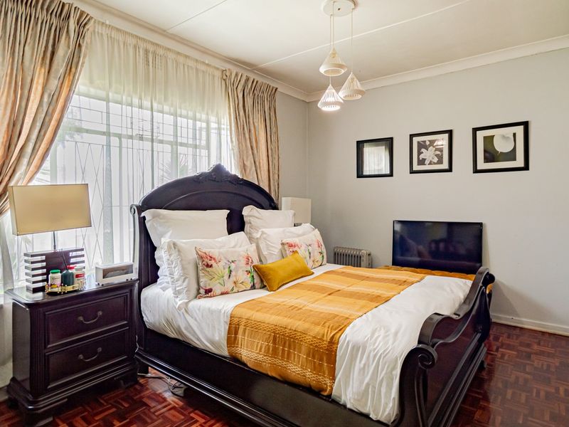 4 beds ,2 bathrooms, 2 garages  - Photo 8