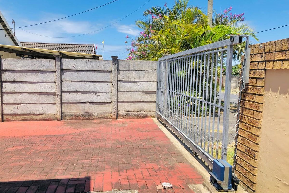 5 Bedroom Neat Family Home  - Photo 2