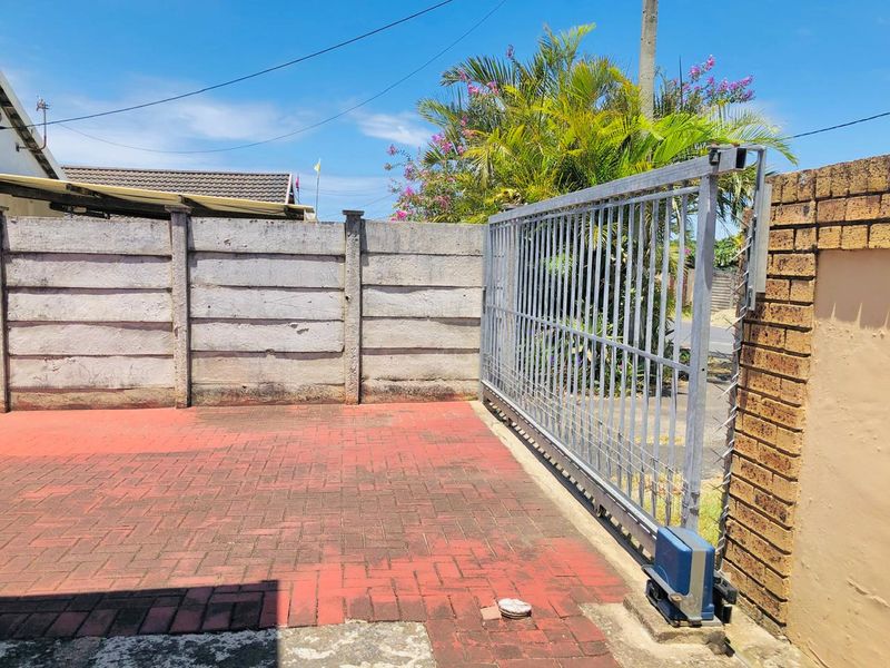 5 Bedroom Neat Family Home  - Photo 2