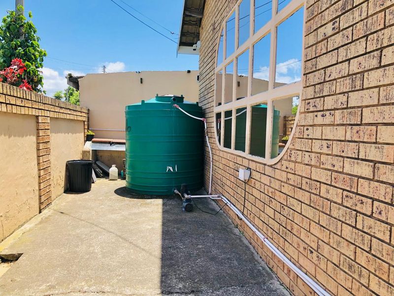 5 Bedroom Neat Family Home  - Photo 3