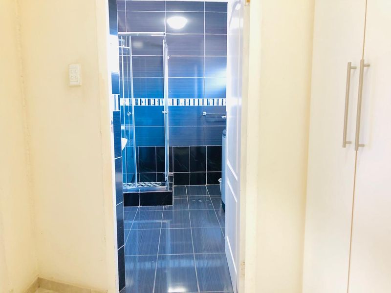 5 Bedroom Neat Family Home  - Photo 10