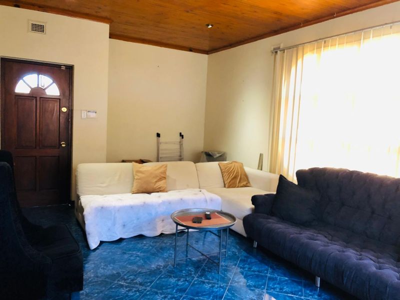 5 Bedroom Neat Family Home  - Photo 9