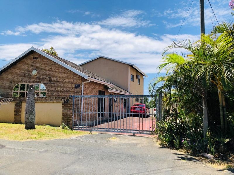 5 Bedroom Neat Family Home  - Photo 1