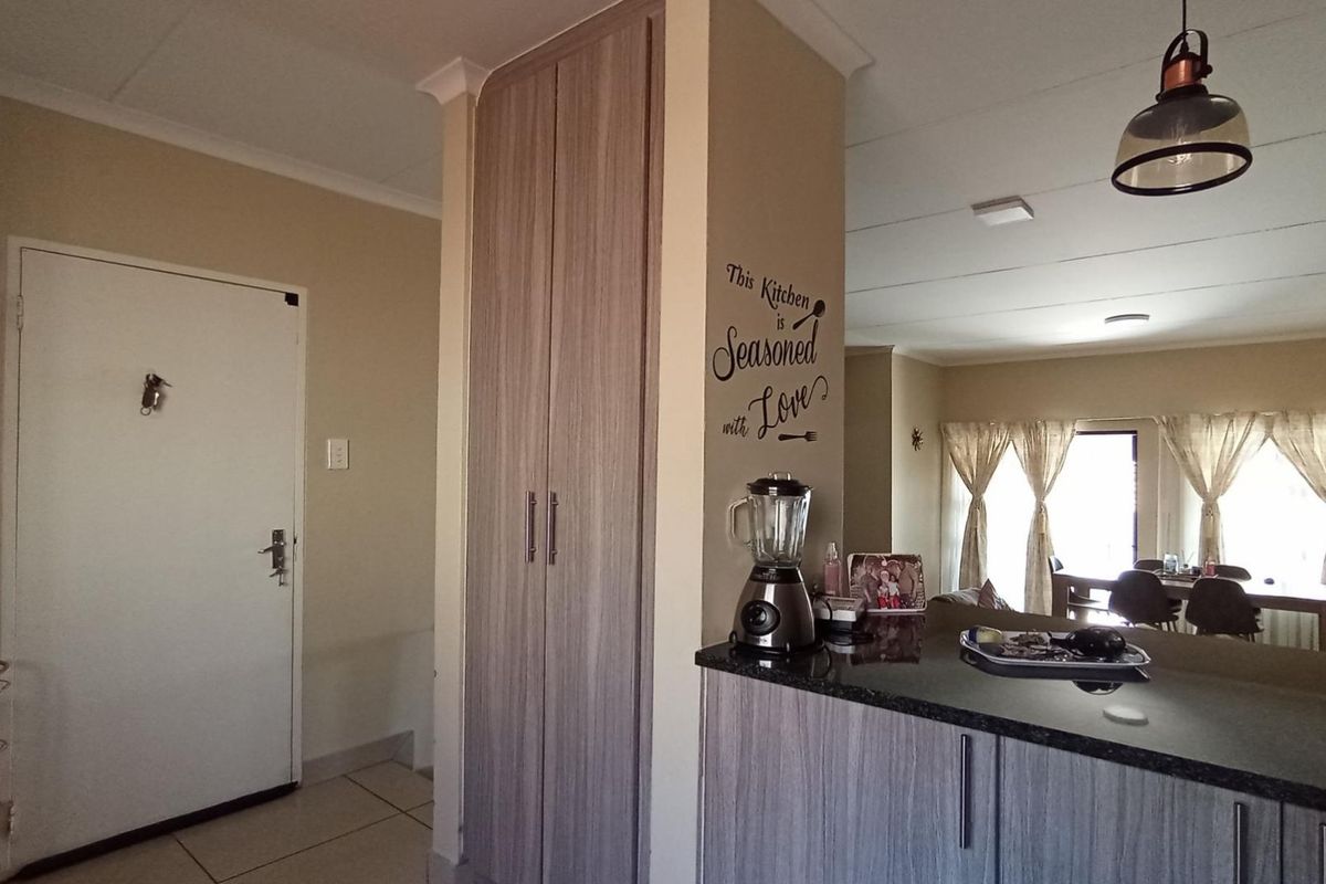 3 Bedroom townhouse in Heatherview - Photo 4