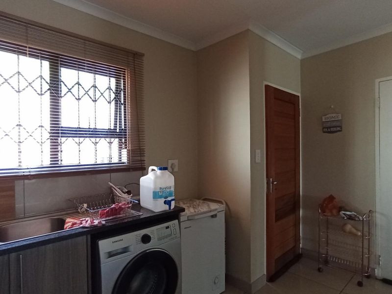 3 Bedroom townhouse in Heatherview - Photo 5