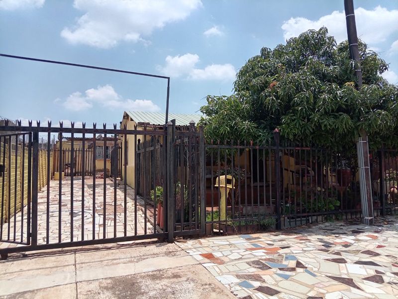 Investment Opportunity in Soshanguve G - Photo 2